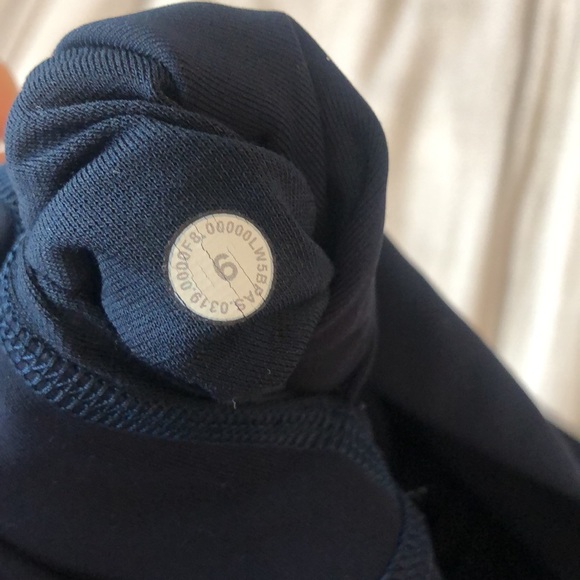 Navy blue lululemon leggings - Picture 3 of 3